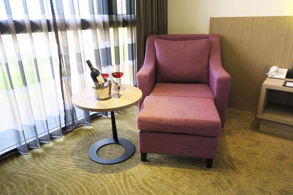 Look Royal Resort Chiayi Exterior foto A chair with a footrest