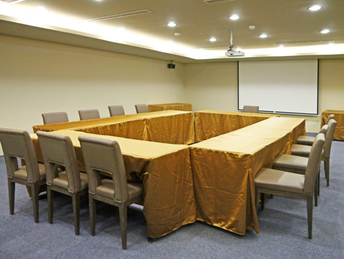 Look Royal Resort Chiayi Exterior foto A meeting room